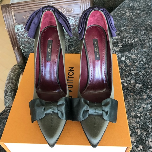 Louis Vuitton silk  Pumps with Purple Bow - Picture 9 of 16